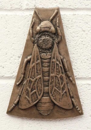 Single wall hanging Bee